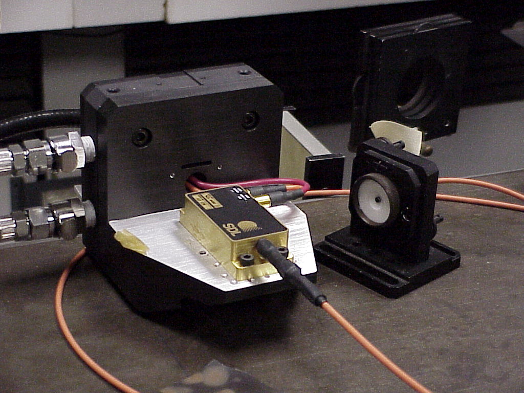 Vkonov laserov dioda s vlknovou optikou s vkonem 12 W na vlnov dlce 978 nm